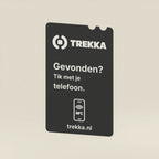 Trekka Portemonneepas, schuin aanzicht op een crèmekleurige achtergrond